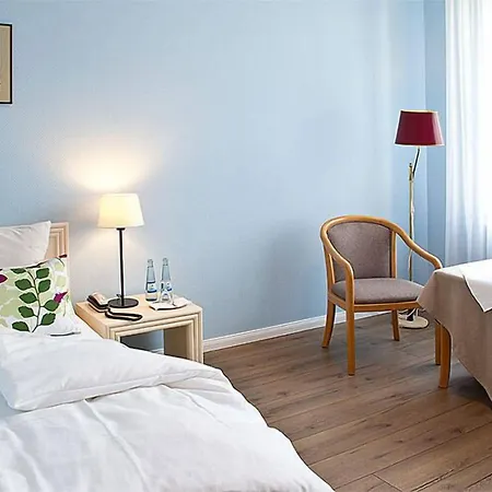 מלון Markgraefler Hof 3*